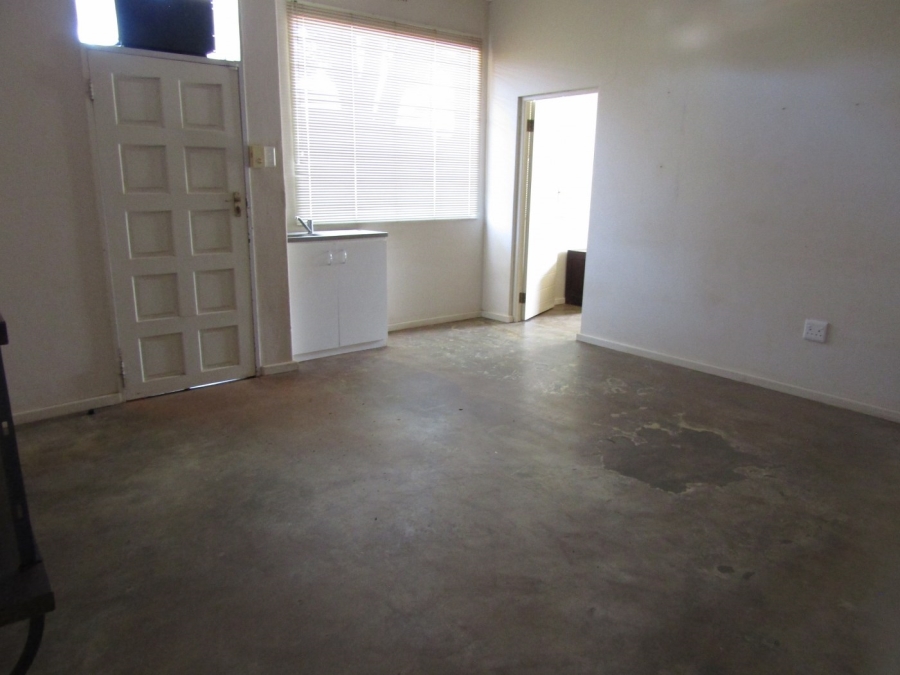 6 Bedroom Property for Sale in Hankey Eastern Cape